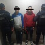POLICÍA DE TLALNEPANTLA DESARTICULA PUNTO DE VENTA DE DROGA Y DETIENE A DOS SUJETOS