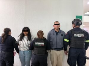 POLICÍA DE TLALNEPANTLA Y ESTATALES CAPTURAN A DOS POR ROBO CON VIOLENCIA EN SAN JUAN IXHUATEPEC