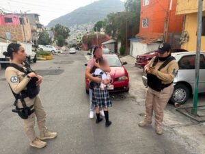POLICÍA DE TLALNEPANTLA LOCALIZA Y REINTEGRA A SU HOGAR A UNA MENOR EXTRAVIADA EN LA COLONIA LÁZARO CÁRDENAS