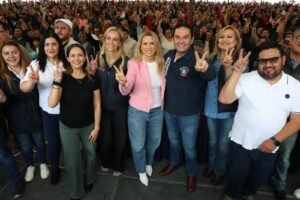 FESTEJA HUIXQUILUCAN A PAPÁS CON 7 AUTOMÓVILES ÚLTIMO MODELO Y MÁS DE MIL REGALOS
