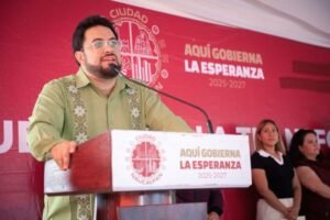 ALCALDE ISAAC MONTOYA ENTREGA REHABILITACIÓN DE LA CALLE SIERRA MADRE DEL SUR TRAS MÁS DE 40 AÑOS EN EL ABANDONO