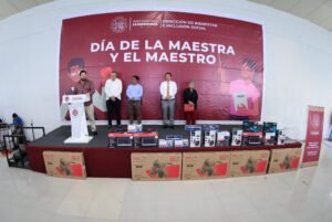 RECONOCEN EN NAUCALPAN LA LABOR DEL MAGISTERIO Y ANUNCIAN HISTÓRICA INVERSIÓN EN INFRAESTRUCTURA EDUCATIVA