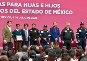 DIPUTADO RIGOBERTO VARGAS CERVANTES RESPALDA ENTREGA DE BECAS A HIJAS E HIJOS DE POLICÍAS MEXIQUENSES