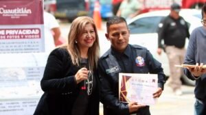 RECONOCE JUANITA CARRILLO LA VALENTÍA Y ENTREGA DEL CUERPO DE BOMBEROS DE CUAUTITLÁN