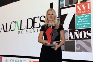 ROMINA CONTRERAS OBTIENE PREMIO NACIONAL POR INNOVACIÓN Y CONSTRUCCIÓN DE PAZ CON SU SISTEMA DE EMERGENCIAS 24/7