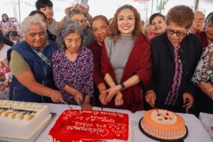 MÁS DE MIL ABUELITAS Y ABUELITOS DISFRUTAN DE MAGNO FESTEJO OFRECIDO POR EL GOBIERNO MUNICIPAL EN NICOLÁS ROMERO