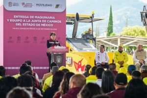 GOBERNADORA DELFINA GÓMEZ ENTREGA MAQUINARIA DE ÚLTIMA GENERACIÓN PARA LA RECONSTRUCCIÓN CARRETERA EN EL EDOMÉX