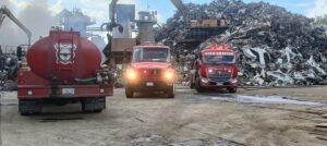 BOMBEROS DE CUAUTITLÁN BRINDAN APOYO EN INCENDIO DE RECICLADORA EN TULTITLÁN